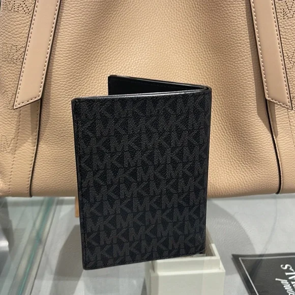 Michael Kors Jet Set Travel Passport Wallet
Black Signature/Silver-Tone Hardware - Picture 4 of 16